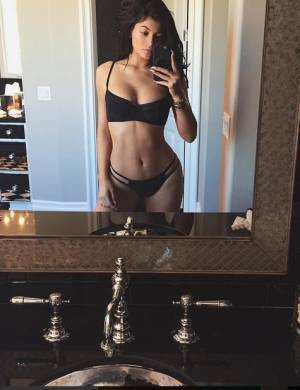 FOTOS: Kylie Jenner conquista Instagram con sensual bikini