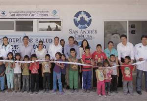 Leoncio Paisano rehabilita dispensario médico de San Antonio Cacalotepec