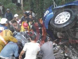 8 muertos y 4 heridos, saldo de choque frontal en &quot;La Curva del Diablo&quot; en Puebla