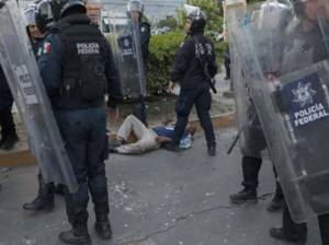 Federales agreden a maestros y normalistas en Chilpancingo; 11 heridos