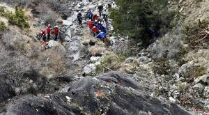 FOTOS: Hallan restos de pasajeros del avión de Germanwings
