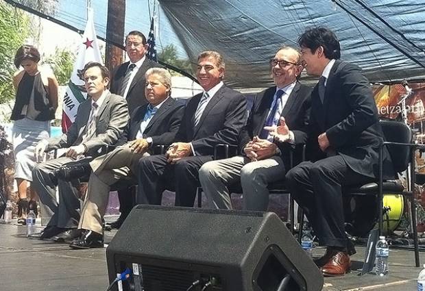 Alcalde de Puebla preside ceremonia del 5 de Mayo en Los Ángeles