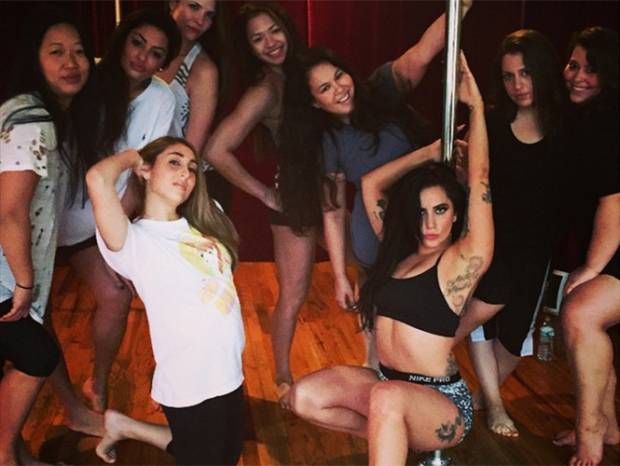 Lady Gaga toma clases de Pole Dancing