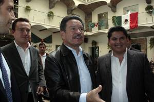 Consejo del PRD aprueba alianzas con el PAN; analiza caso Puebla