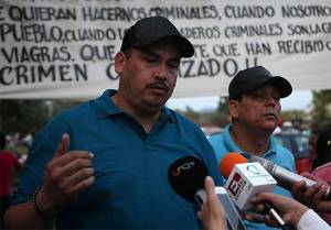 Hipólito Mora y “El Americano” ya están libres en Michoacán