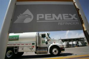 Petróleo mexicano cierra por debajo de los 50 dólares por barril