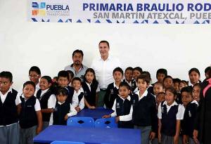 RMV inaugura espacios educativos en la Mixteca