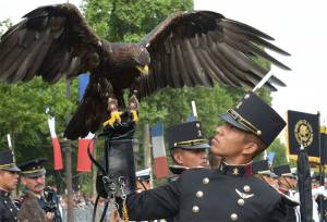 FOTOS: Militares mexicanos desfilan en Fiesta Nacional de Francia