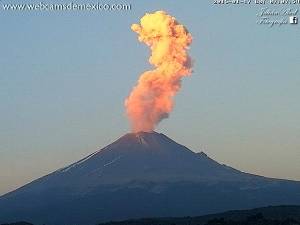 Popocatépetl emite 43 exhalaciones y una explosión