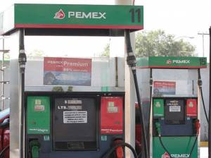 Pemex quitará concesiones a gasolineros que vendan combustible robado
