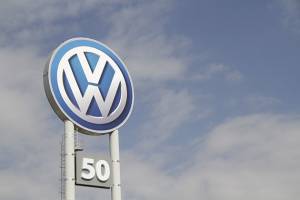 Volkswagen pide tiempo para esclarecer escándalo por motores