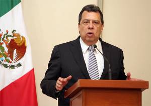 Ángel Aguirre renuncia al PRD y pide “justicia pareja”