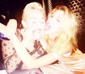 Miley Cyrus tendría romance con Stella Maxwell, ángel de Victoria&#039;s Secret