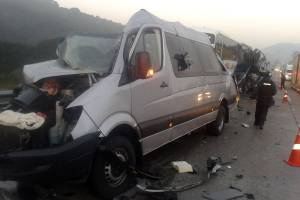 Choca camioneta con deportistas de Jalisco en el Arco Norte, cinco muertos y 17 lesionados