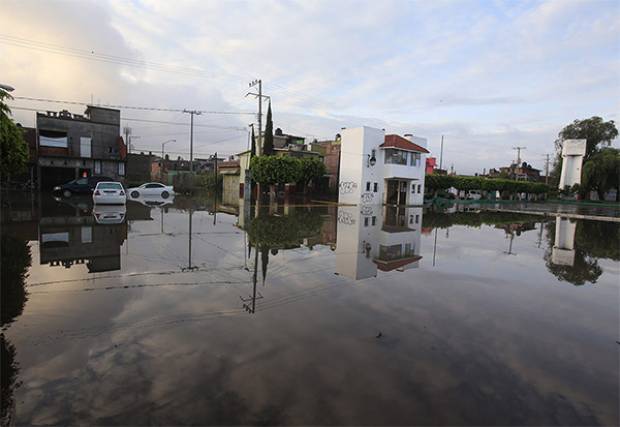 Y en Morelia, intensa tormenta inunda 600 viviendas