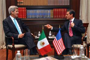 Kerry ofrece a Peña Nieto apoyo de EU en “momento difícil”