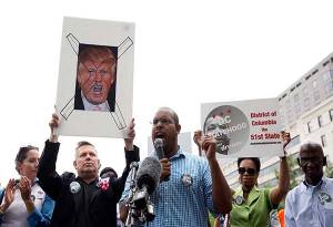 Protestan en Washington contra Trump; le exigen una disculpa pública