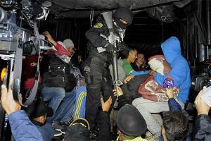 Rescatan a 103 migrantes de Centroamérica y la India en casa del Edomex