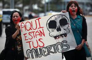 Normalistas de Ayotzinapa posponen búsqueda de desaparecidos