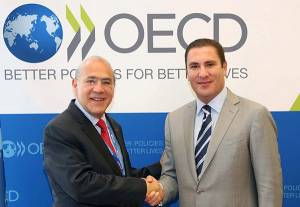 Moreno Valle se reúne con secretario de la OCDE en París