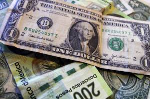 Un dólar más caro trae buenos negocios para México