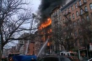 VIDEO: Se incendia edificio en Nueva York; hay 12 heridos