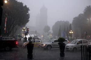 Seguirán lluvias intensas en Puebla por formación ciclónica en el Golfo