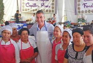 Tony Gali acude a la Feria del Chile en Nogada de San Andrés Calpan
