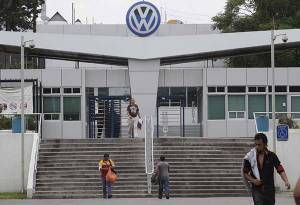 VW y sindicato siguen negociación salarial; 18 de agosto vence emplazamiento a huelga