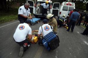 Vuelca camión con boy scouts en Morelos; hay cuatro muertos
