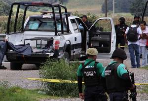 &quot;Chupaductos&quot; balean a policías en autopista Puebla-Orizaba; un muerto y 3 heridos