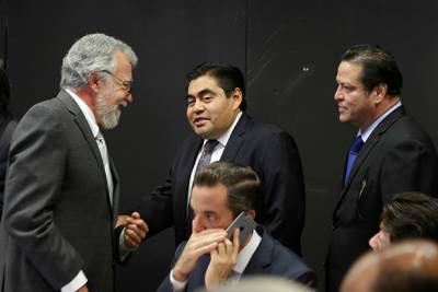 Madero llama “pendejo” a Barbosa en debate por impuesto a refrescos
