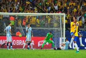 Brasil goleó 3-0 a Argentina en las eliminatorias rumbo a Rusia 2016