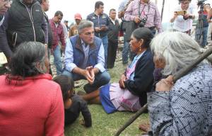 Tony Gali ofrece indemnización y reconstrucción a víctimas de explosión en Chilchotla