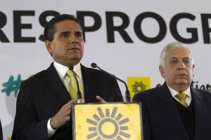 Gobernador perredista de Michoacán se lanza por la presidencia