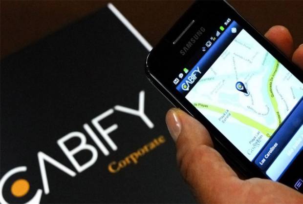 Cabify inicia operaciones en Puebla señalando monopolio de Uber
