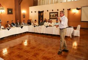 Tony Gali se reúne con presidentes municipales de la Sierra Negra