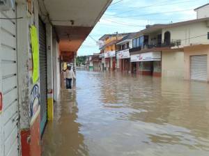 Lluvias desbordan río Bobos en Veracruz; 19 municipios afectados
