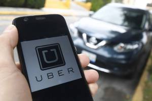 Choferes de Uber en Puebla protestan contra reducción de tarifas en 21%