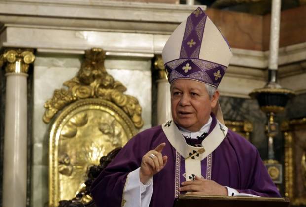 Arzobispo de Puebla sufrió infarto, lo reportan estable