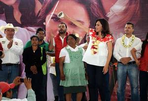 Blanca Alcalá impulsará escrituración de propiedades en San Andrés Azumiatla