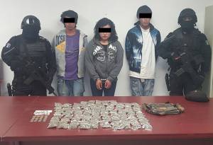 Atrapan a narcomenudistas y sus clientes con 96 dosis de marihuana en Puebla