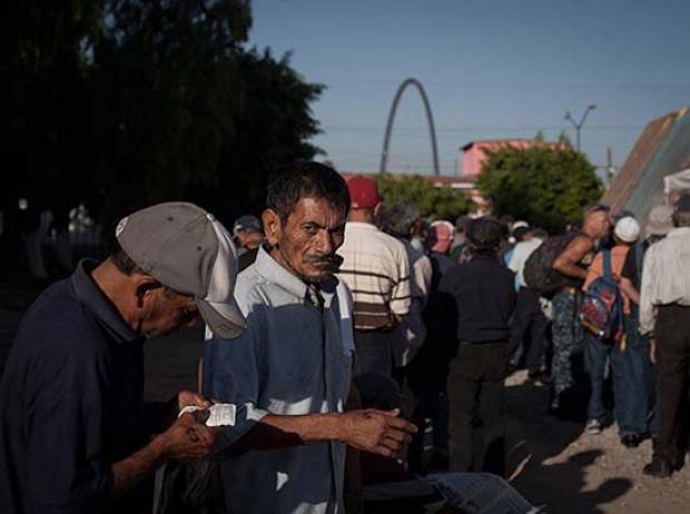 Migrantes mexicanos sufren abusos laborales en Canadá: ONG