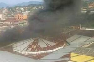 Incendio consumió mercado municipal de Xicotepec