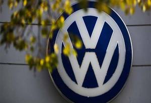 VW recorta &quot;primas&quot; de sus directivos por escándalo de emisiones