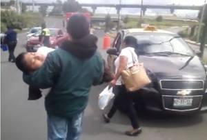 VIDEO: Tránsito de Puebla envió a discapacitado en taxi para remitir vehículo al corralón