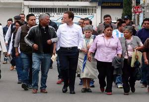 Luis Banck entrega calles rehabilitadas a vecinos de San Baltazar Campeche