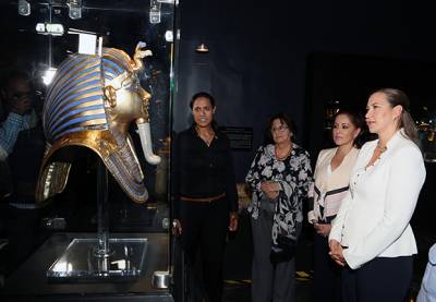 Martha Erika Alonso y Dinorah López visitan la exposición de Tutankamón