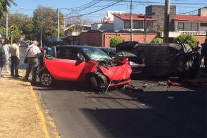 Carambola de tres vehículos sólo deja daños materiales en El Mirador