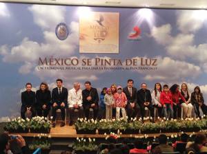 Angélica Rivera promueve disco en homenaje al Papa Francisco